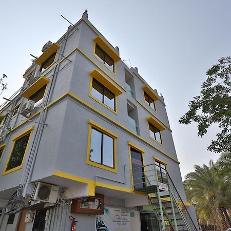 Oyo 24833 Hotel Silver Daman Extérieur photo