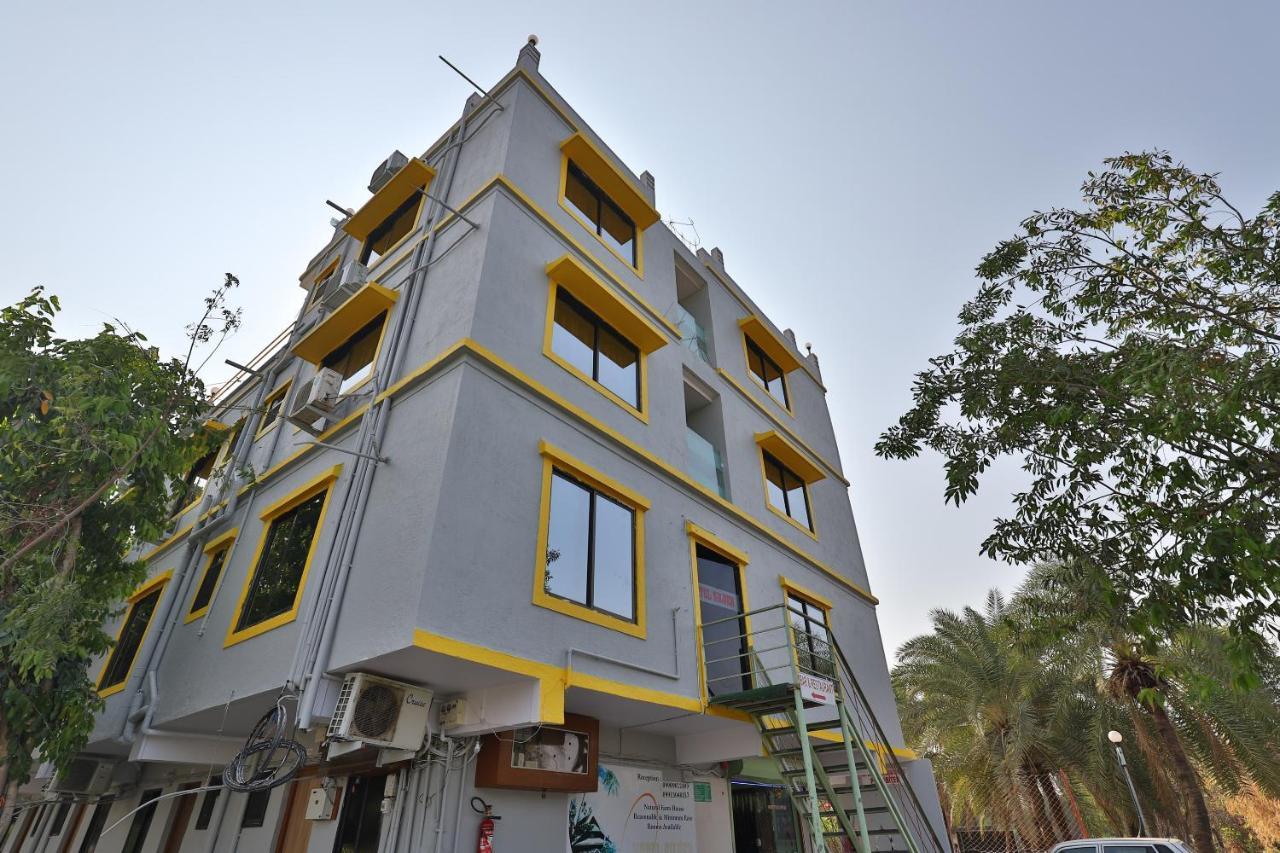 Oyo 24833 Hotel Silver Daman Extérieur photo
