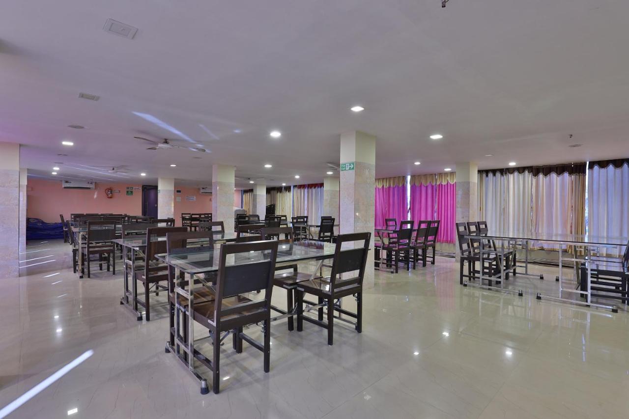 Oyo 24833 Hotel Silver Daman Extérieur photo